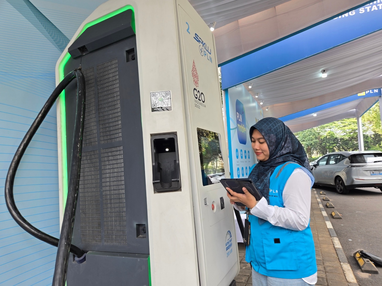 PLN Sulap Stadion Akuatik Jadi EV Charging Station Selama ISF 2024